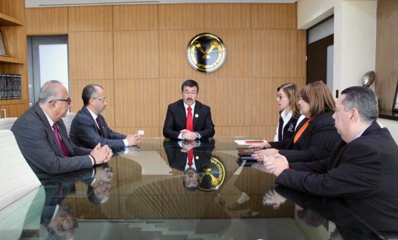 El Rector de la UAT otorga nombramientos a su gabinete.