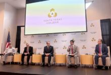 Reunion de la UAT en simposio educativo binacional