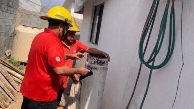 Bomberos atienden fuga de gas en colonia de la ciudad.