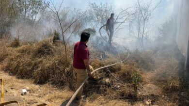Cuerpo de bomberos atienden reportes de incendios.