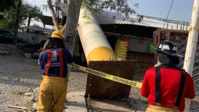 Cuerpo de Bomberos descartan riesgo de colapso de espectaculares.