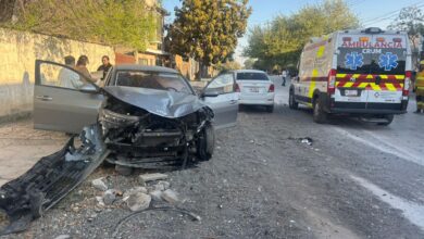 Choque entre Kia y camioneta en 26 Matamoros.