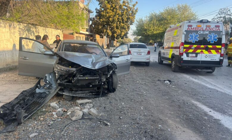Choque entre Kia y camioneta en 26 Matamoros.