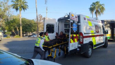 Ciclista es hospitalizado tras accidente en Ciudad Victoria.