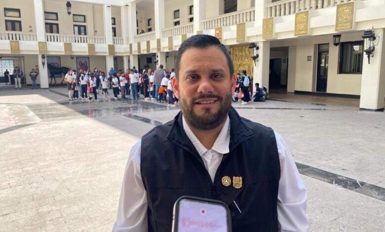 Incendio en Bustamante sigue contenido; helicóptero entra en mantenimiento