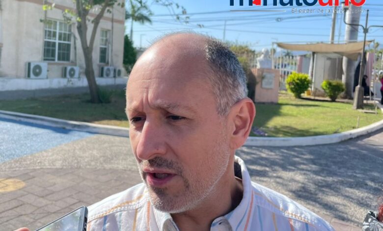 Multa COMAPA a comercios por arrojar residuos al drenaje.