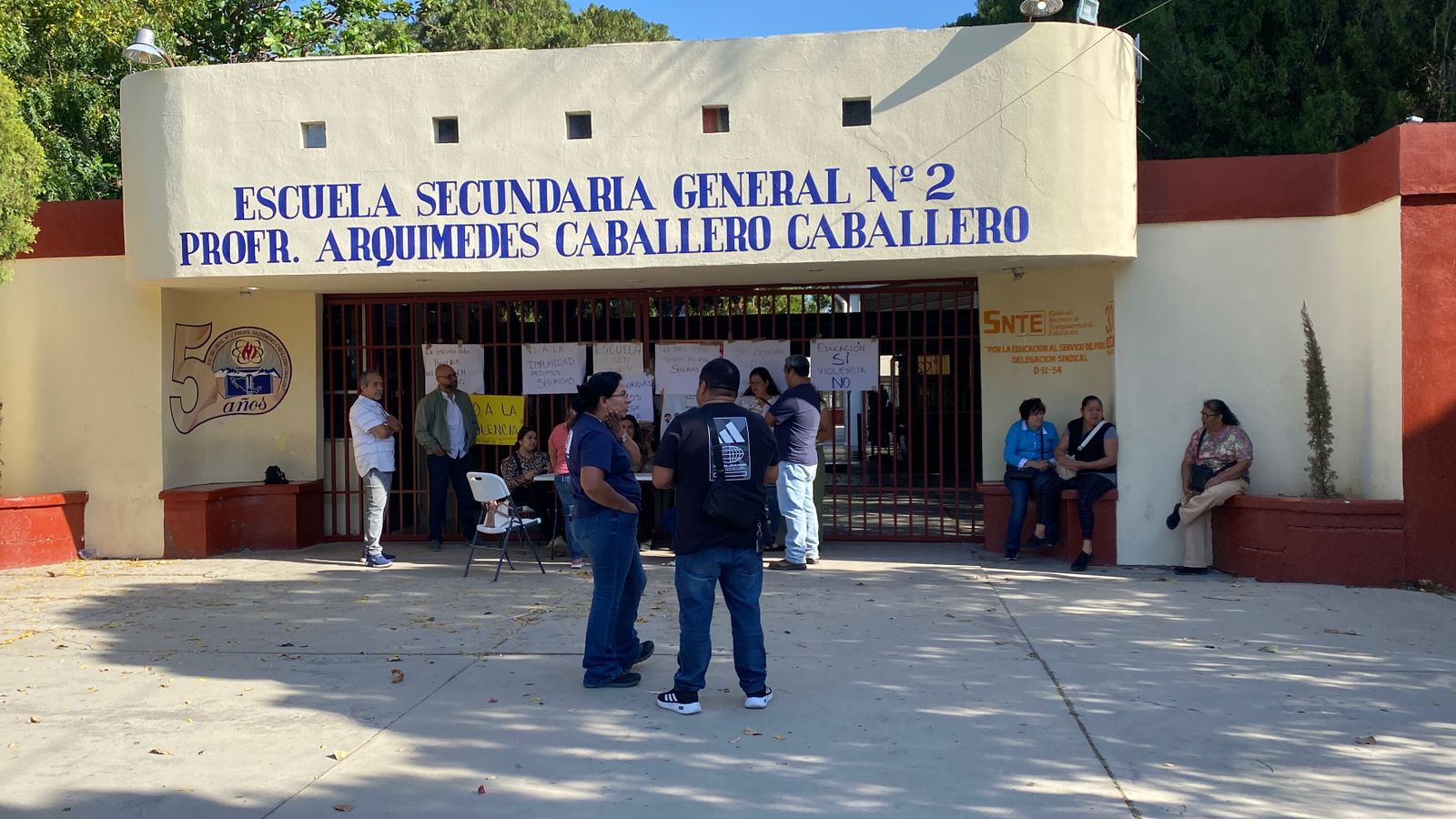 Por problemas de seguridad secundaria sigue sin clases.