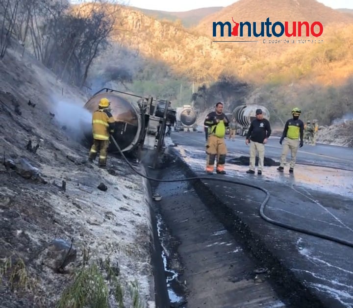 Accidente en carretera Rumbo Nuevo deja dos lesionados.