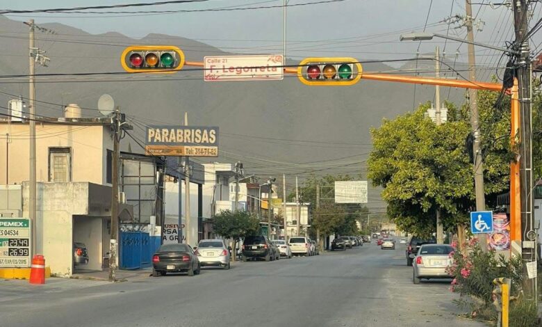 Semáforos apagados en varios cruces de la ciudad.