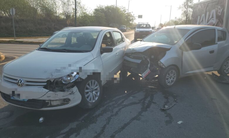 Accidente vehicular en Av del Estudiante deja daños materiales