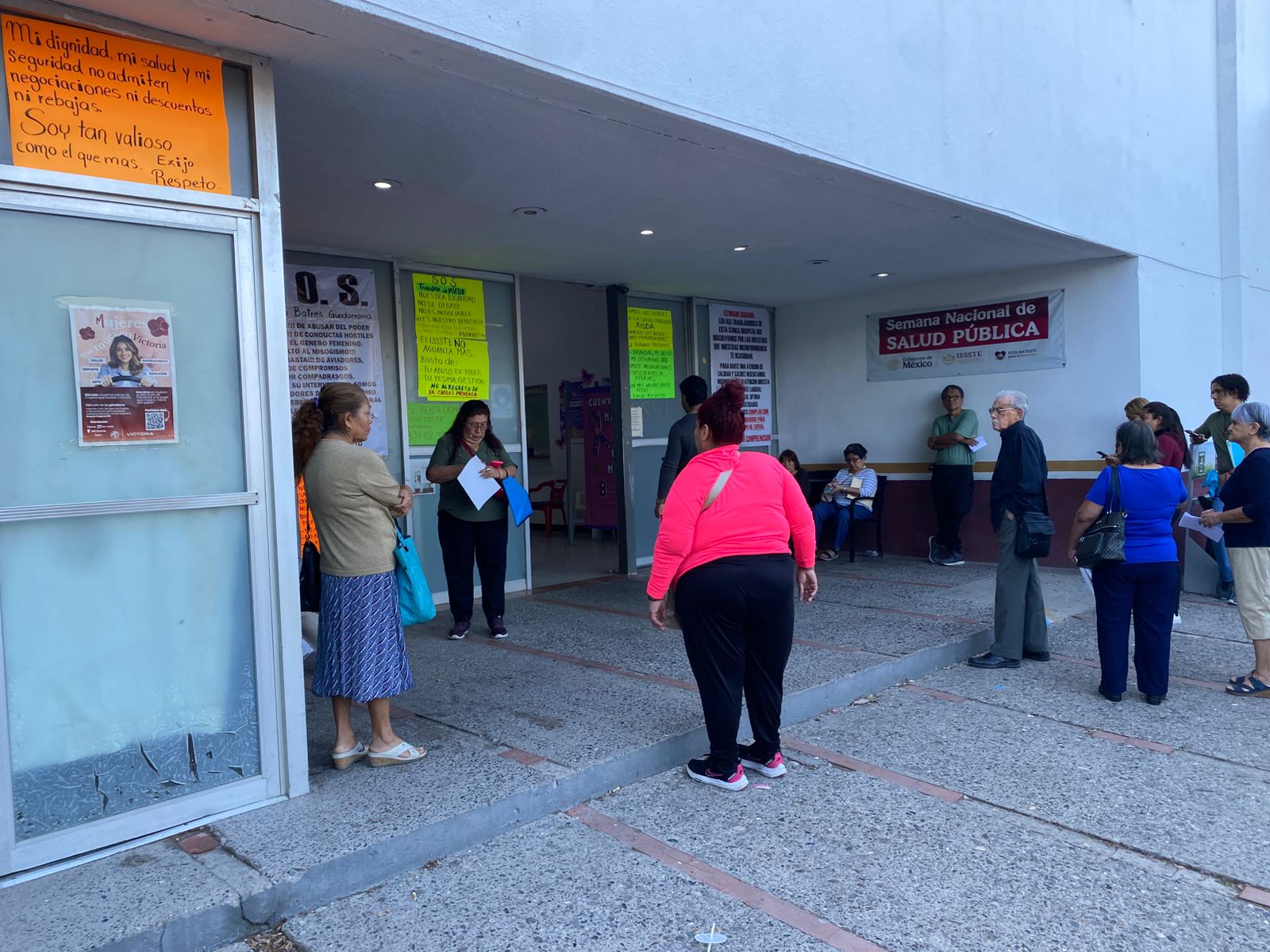 Trabajadores del ISSSTE continúan bajo protesta por irregularidades