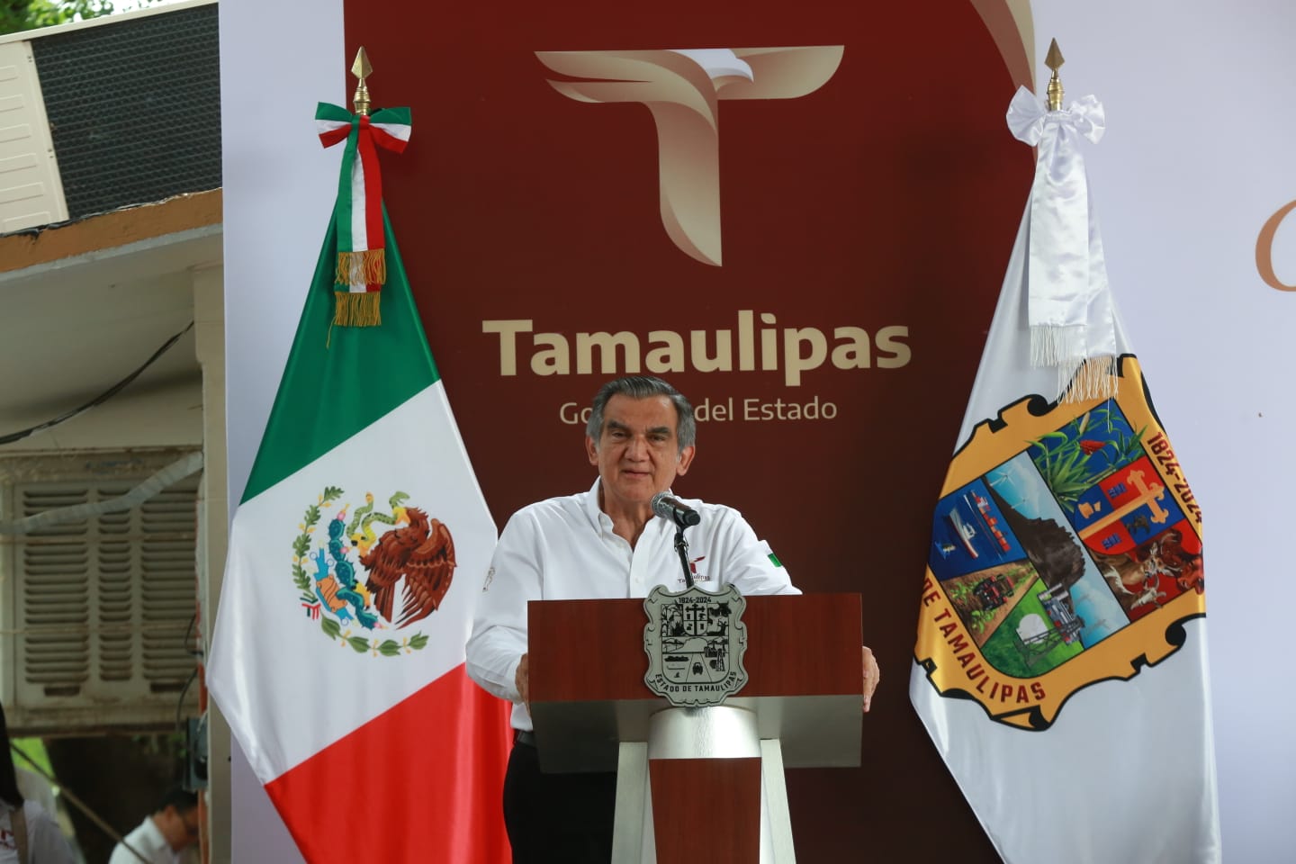 Educación humanista busca una sociedad más justa: Entrega gobernador obras por 4 mdp además de mobiliario escolar