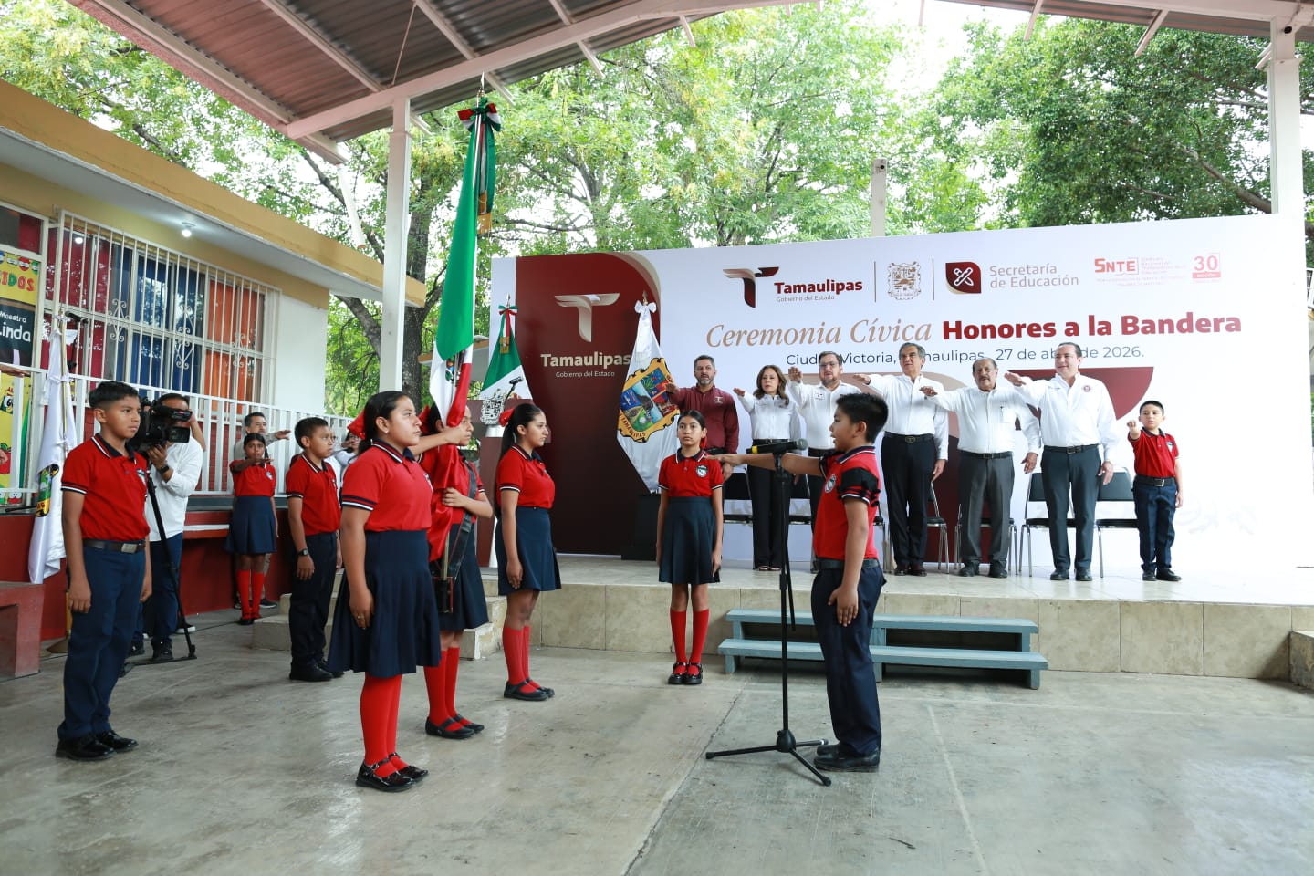 Educación humanista busca una sociedad más justa: Entrega gobernador obras por 4 mdp además de mobiliario escolar