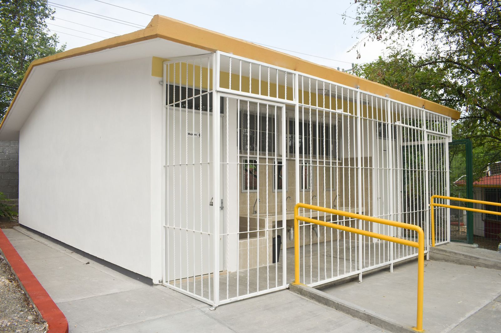 Más y mejores espacios para aprender: gobernador entregó obras en escuela de Ciudad Victoria