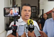 Eduardo Gattás trabaja en programa de bacheo para las calles de la ciudad