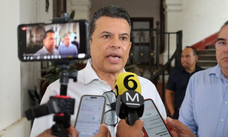 Eduardo Gattás trabaja en programa de bacheo para las calles de la ciudad