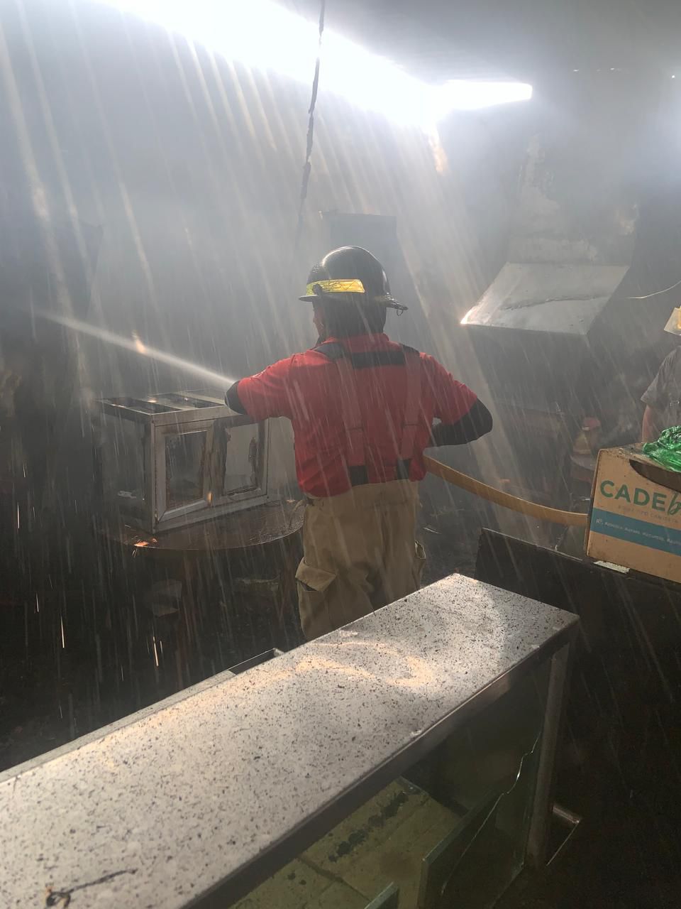 Acude cuerpo de Bomberos a reporte de incendio en col. Revolución Verde