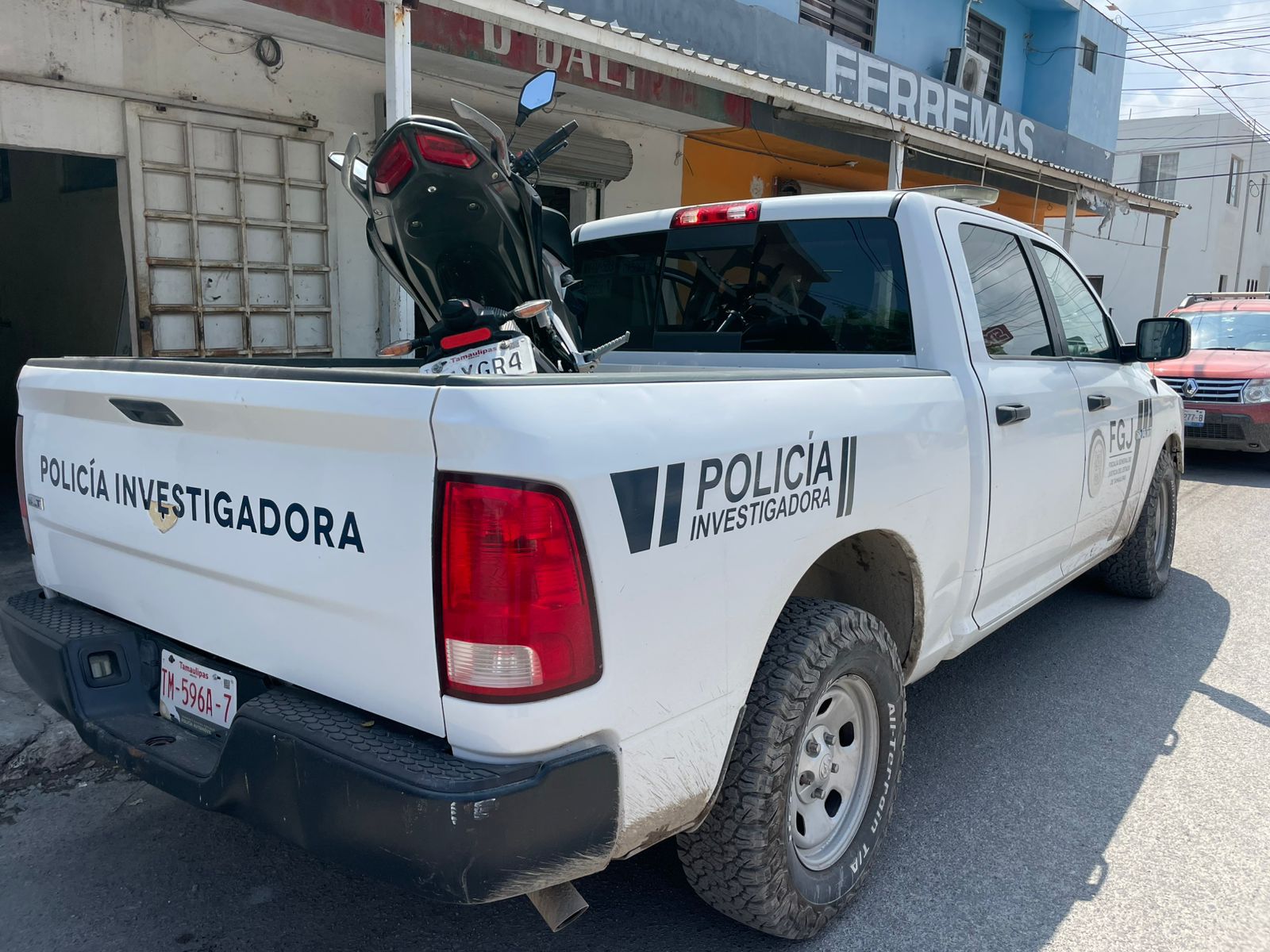 Joven se tomaba un refresco y es atacado a navajazos y trasladado al hospital