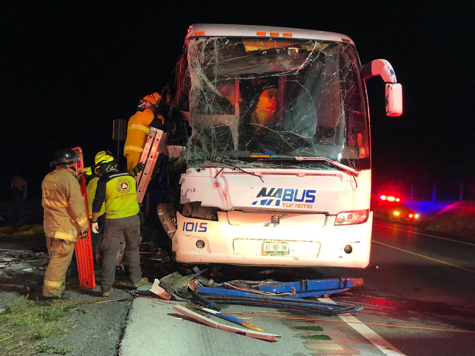 2 personas sin vida y 15 lesionadas por accidente en carretera