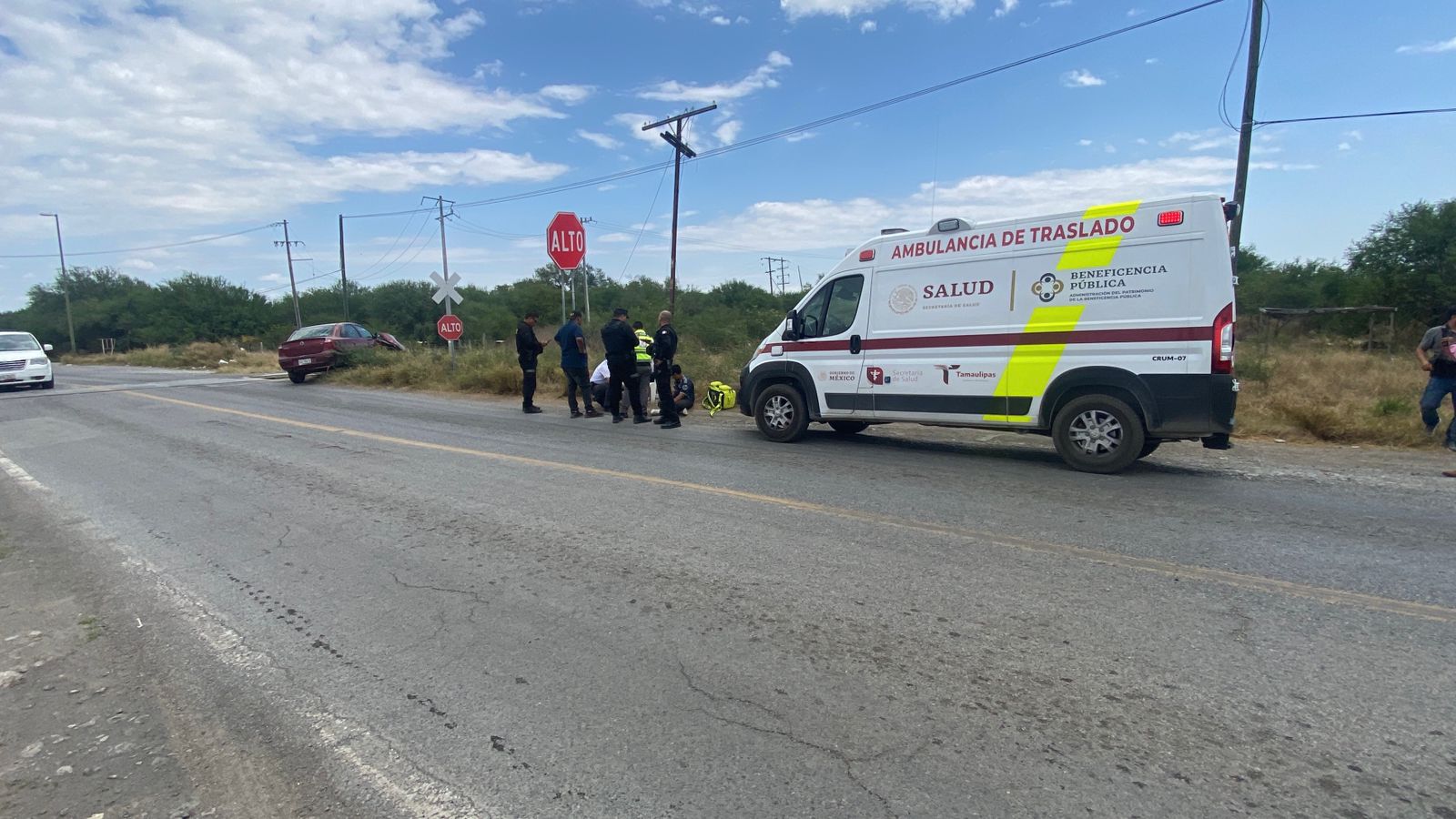 Familia se dirigía al IMSS y su vehículo fue arrollado por el tren