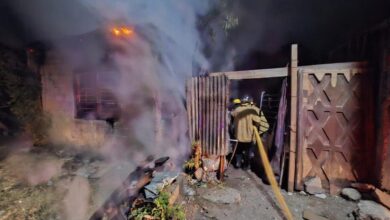 Bomberos acuden a incendio de casa en colonia Azteca