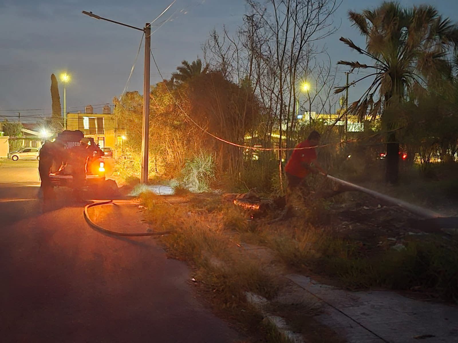 Bomberos atienden incendios de basura en Ciudad Victoria
