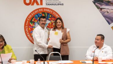 Dámaso Anaya Alvarado, entregó reconocimientos a estudiantes y dependencias con resultados de excelencia académica.