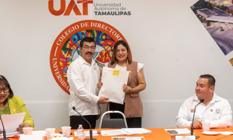 Dámaso Anaya Alvarado, entregó reconocimientos a estudiantes y dependencias con resultados de excelencia académica.