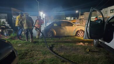 Incendio de vehículo en Fracc Lomas de Guadalupe; no hay lesionados