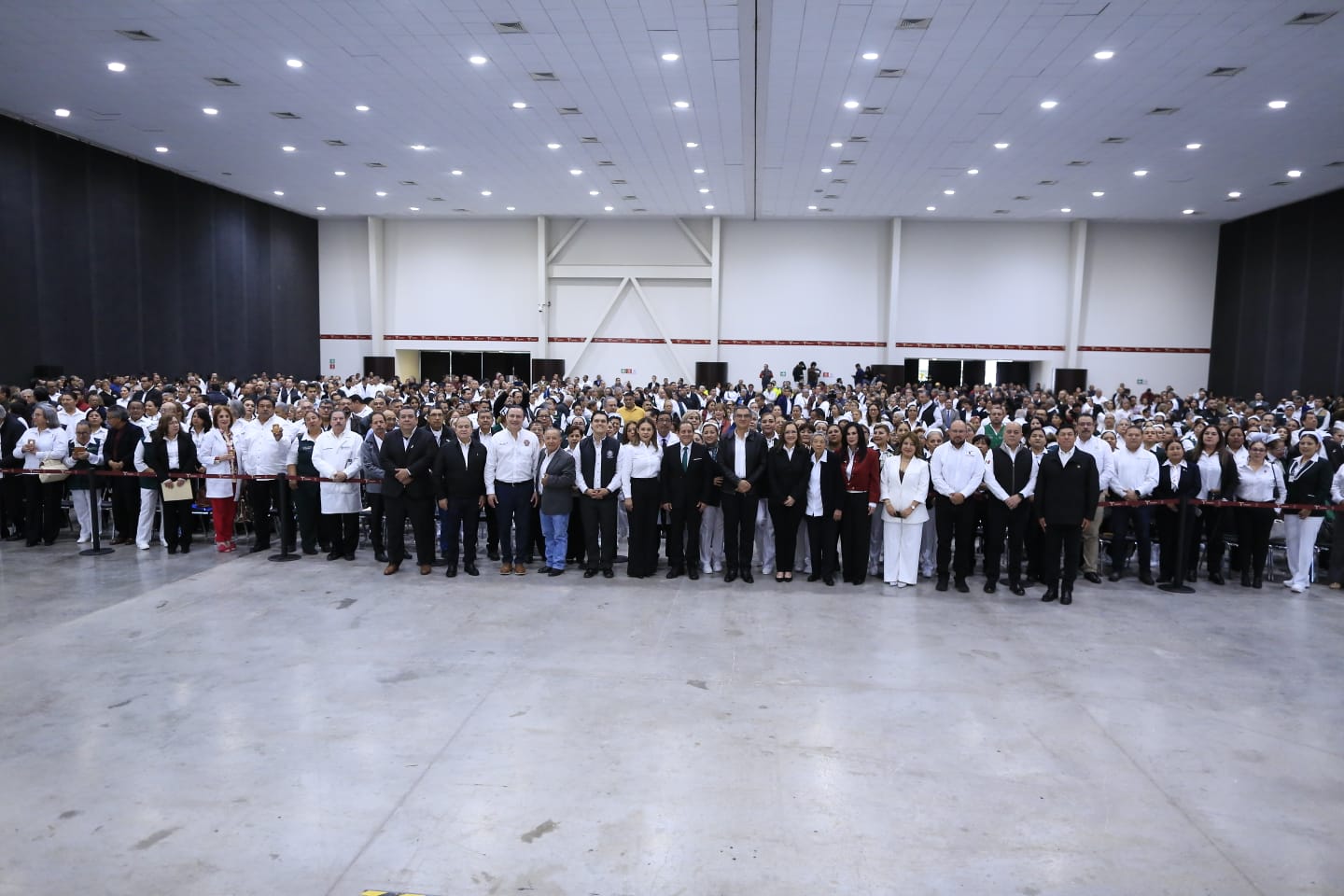 Entrega gobernador medallas por años de servicio al personal de la Secretaría de Salud e IMSS-Bienestar