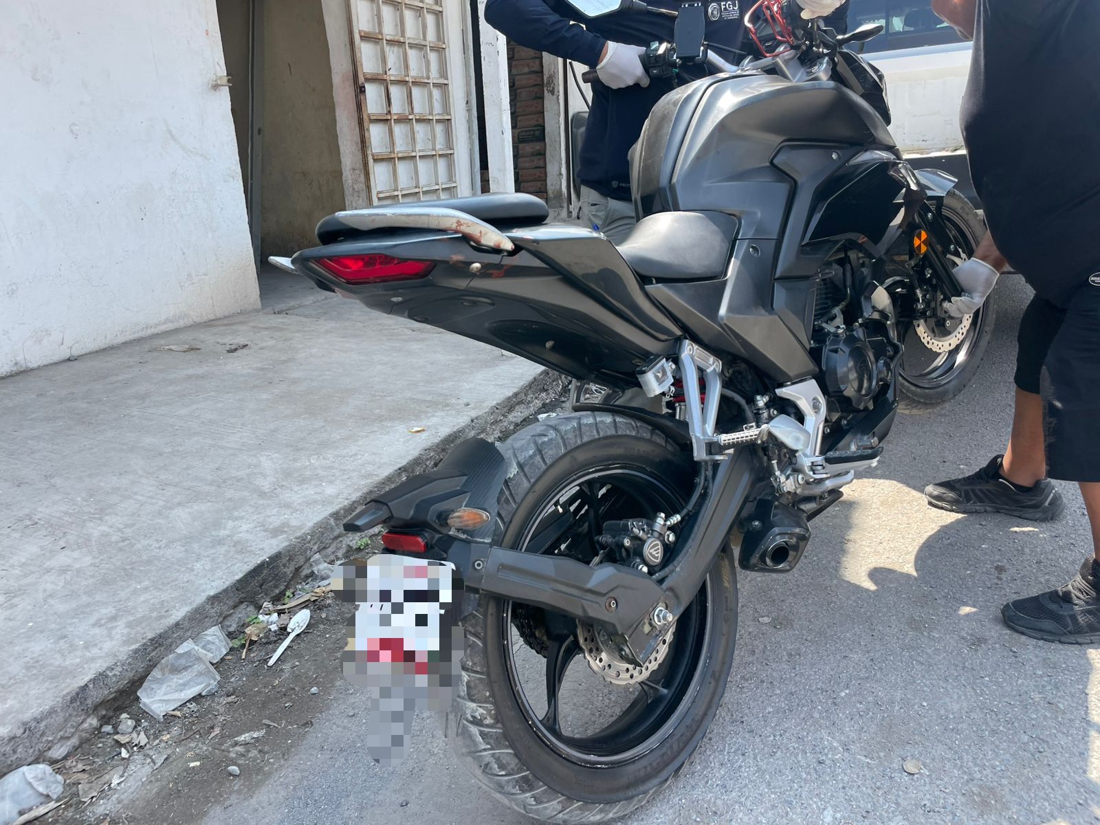 Joven se tomaba un refresco y es atacado a navajazos y trasladado al hospital