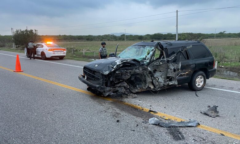 Accidente de tráiler en Carretera Federal 81 suspende circulación en ambos sentidos