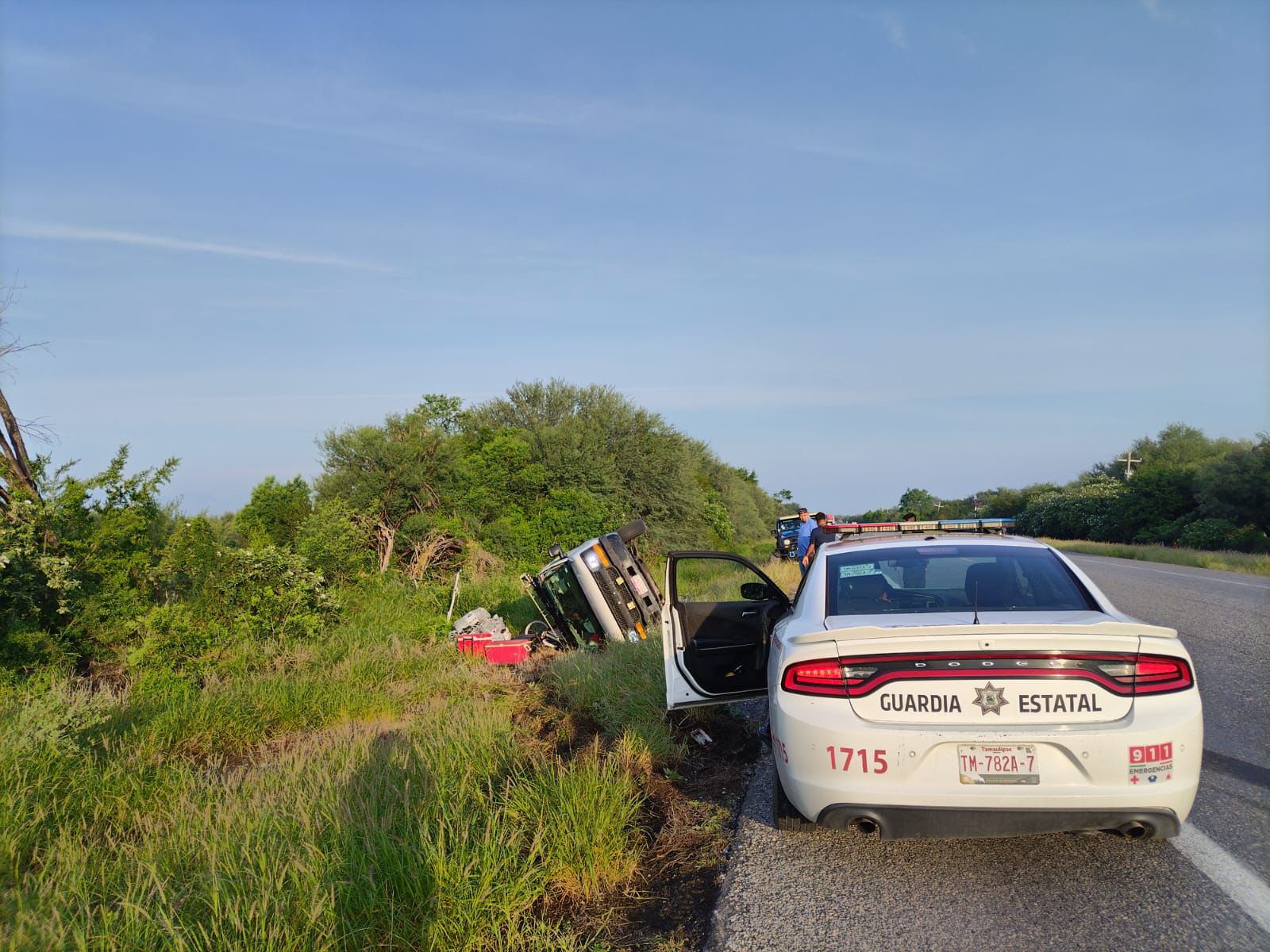 Vuelca camioneta en la Carretera Victoria-Matamoros