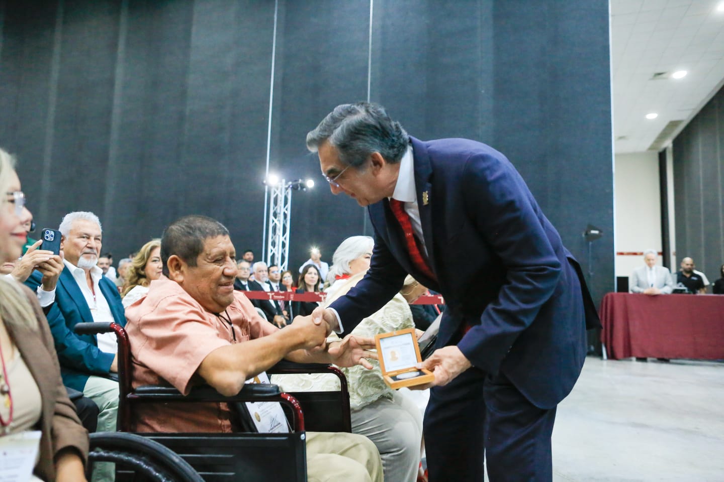 Las y los maestros son el corazón de la transformación: Américo Villarreal