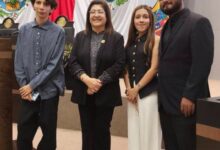 Estudiantes universitarios participan en la sesión "Diputados por un día"