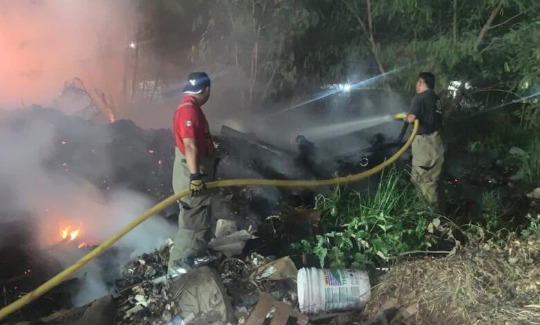 Elementos del Cuerpo de Bomberos registraron una intensa jornada tras atender diversos reportes de incendio en distintos sectores de la capital, logrando sofocar los siniestros antes de que representaran un riesgo mayor para la población.