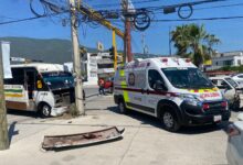 Fuerte accidente de microbús deja al menos siete lesionados