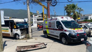 Fuerte accidente de microbús deja al menos siete lesionados
