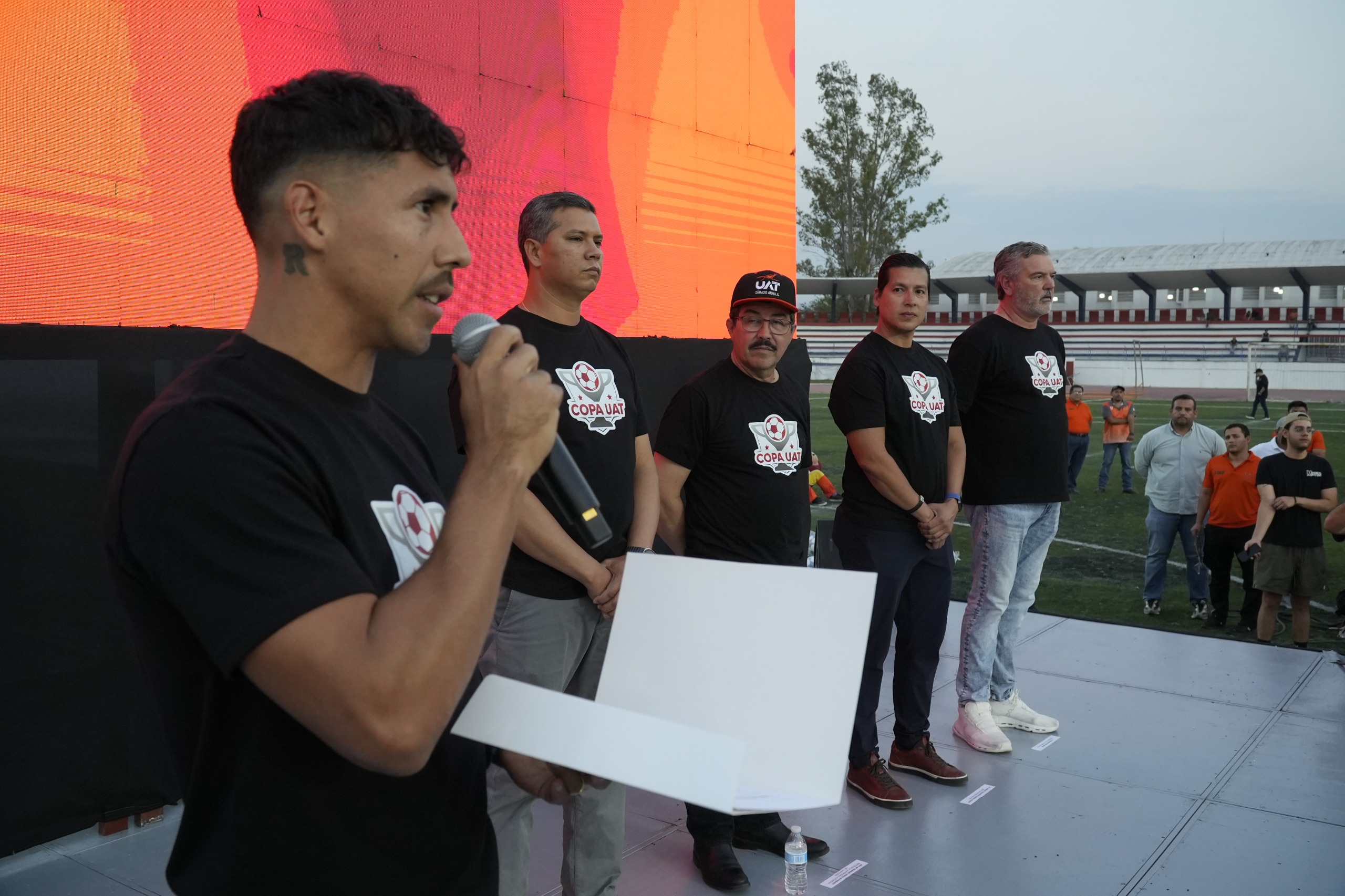 El rector inaugura la Copa UAT 2026 con Ricardo “Diablito” Chávez como invitado de honor