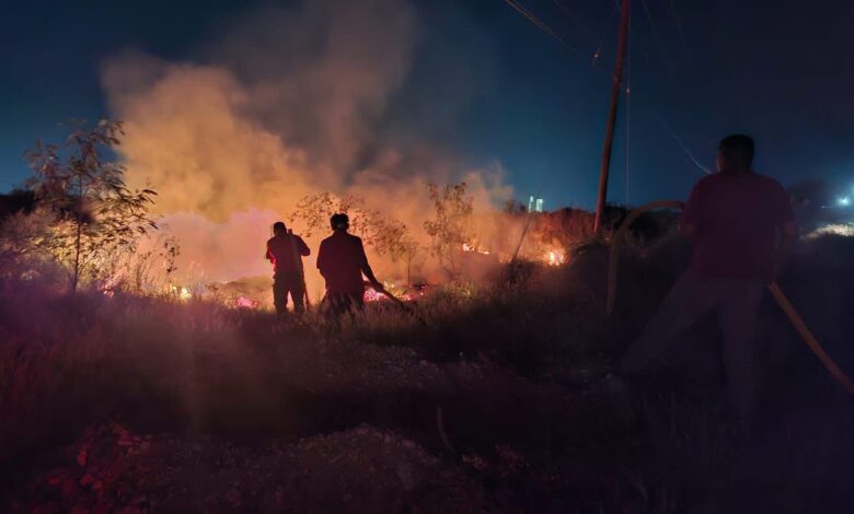 Elementos de Bomberos atienden incendio en Libramiento Naciones Unidas