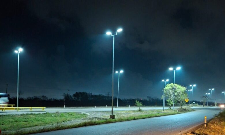 Instalan alumbrado solar en la carretera Tampico-Mante