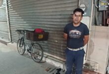 Detienen presunto delincuente cuando intentaba forzar candados de negocio