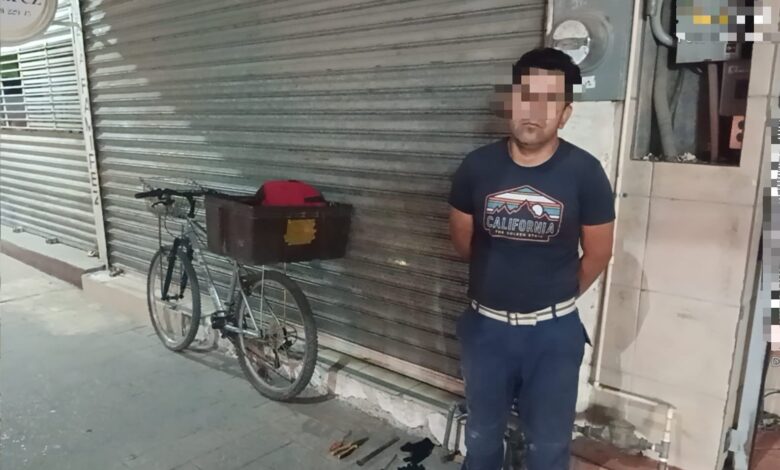 Detienen presunto delincuente cuando intentaba forzar candados de negocio