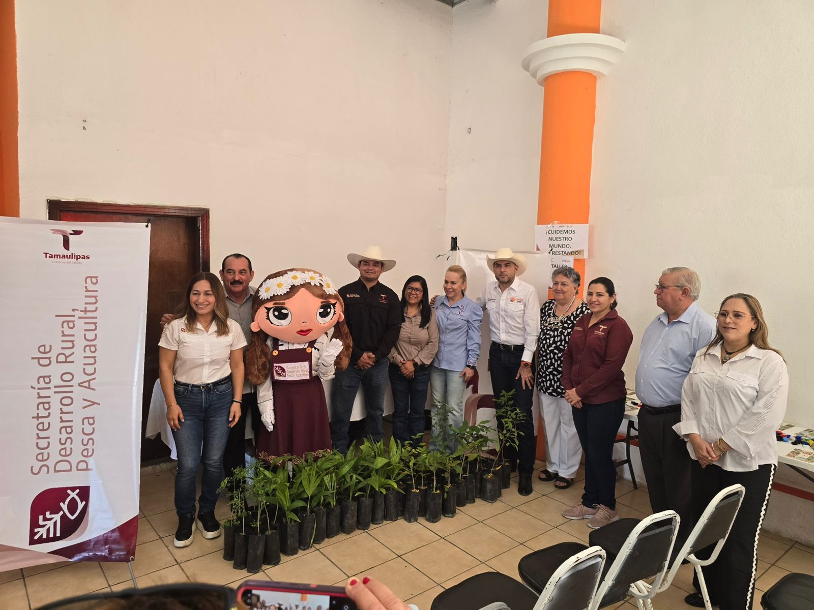 Con pláticas y donación de plantas, promueven cuidado ambiental en Padilla