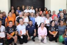 El grupo de 26 personas adultas mayores concluyeron con éxito su curso de uso de herramientas digitales.