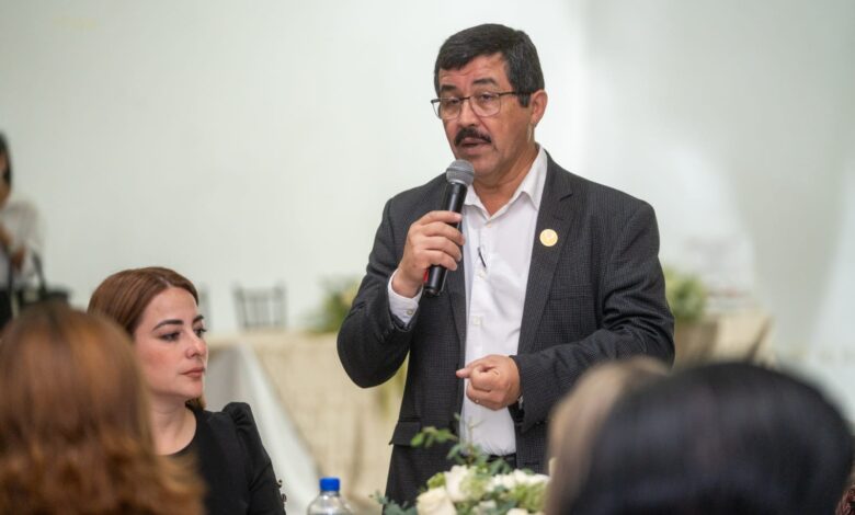 festejan a maestros de la UAT