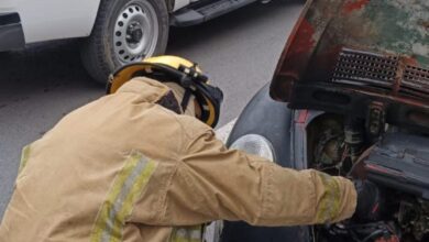 Conato de incendio en vehículo moviliza a Bomberos en el 8 Mina de Ciudad Victoria