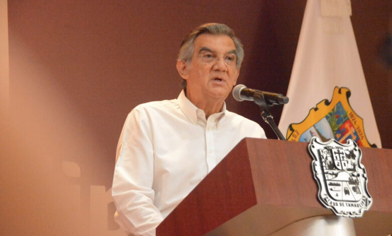 Américo Villarreal rechazó señalamientos y mostró su visa vigente