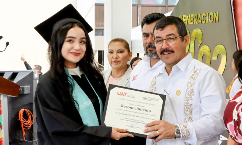 La UAT entregó en El Mante una nueva generación de profesionistas