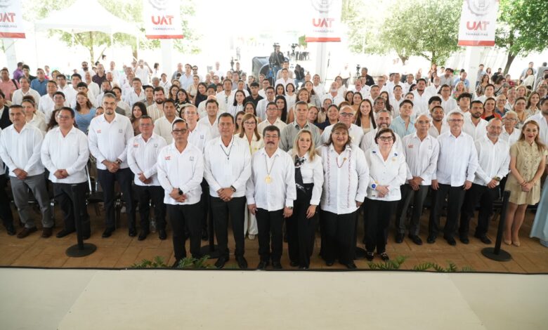 En homenaje solemne reconoce la UAT trayectoria de 215 docentes.